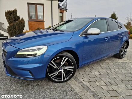 Вольво V40 2016 у Європі на Automoto.ua Синій Вольво V40, об'ємом двигуна 1 л та пробігом 190 тис. км за 54900 $, фото 1 на Automoto.ua