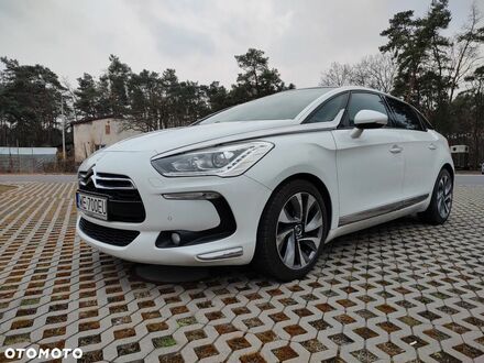 Сітроен ДС5 2012 у Європі на Automoto.ua Білий Сітроен ДС5, об'ємом двигуна 1 л та пробігом 246 тис. км за 8475 $, фото 1 на Automoto.ua