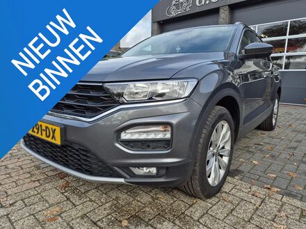 Фольксваген Ти-Рок 2020 в Европе на Automoto.ua Серый Фольксваген Ти-Рок, объемом двигателя 1.5 л и пробегом 101 тыс. км за 28042 $, фото 1 на Automoto.ua