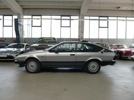 Альфа Ромео GTV 1985 у Європі на Automoto.ua Срібний Альфа Ромео GTV, об'ємом двигуна 2.46 л та пробігом 87 тис. км за 25025 $, фото 1 на Automoto.ua
