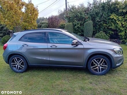 Мерседес ГЛА-Клас 2015 у Європі на Automoto.ua Сірий Мерседес ГЛА-Клас, об'ємом двигуна 1 л та пробігом 90 тис. км за 17337 $, фото 1 на Automoto.ua