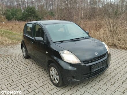 Дайхатсу Сирион 2010 в Европе на Automoto.ua Черный Дайхатсу Сирион, объемом двигателя 1 л и пробегом 134 тыс. км за 9990 $, фото 1 на Automoto.ua