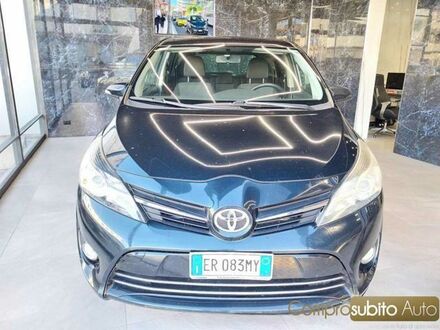 Тойота Версо 2013 у Європі на Automoto.ua Синій Тойота Версо, об'ємом двигуна 2 л та пробігом 195 тис. км за 5999 $, фото 1 на Automoto.ua