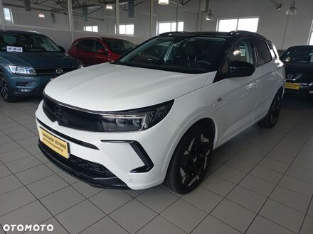 Опель Grandland 2023 в Европе на Automoto.ua Белый Опель Grandland, объемом двигателя 1 л и пробегом 13 тыс. км за 175900 $, фото 1 на Automoto.ua