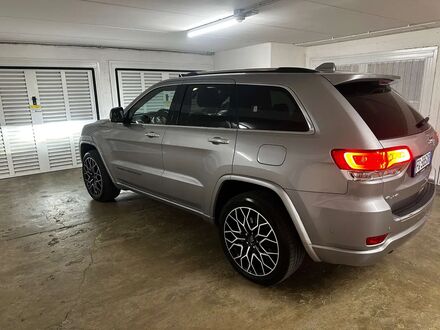 Джип Гранд Чероки 2017 в Европе на Automoto.ua Серебряный Джип Гранд Чероки, объемом двигателя 3 л и пробегом 92 тыс. км за 33283 $, фото 1 на Automoto.ua