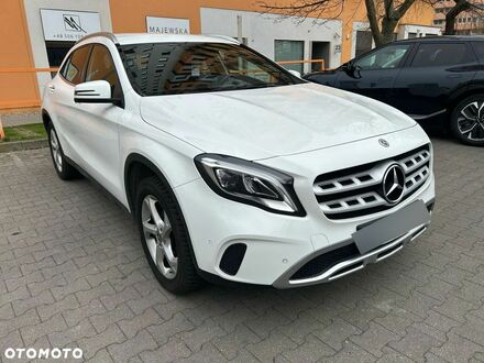 Мерседес ГЛА-Клас 2019 у Європі на Automoto.ua Білий Мерседес ГЛА-Клас, об'ємом двигуна 1 л та пробігом 70 тис. км за 19976 $, фото 1 на Automoto.ua