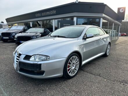 Альфа Ромео GT 2006 у Європі на Automoto.ua Срібний Альфа Ромео GT, об'ємом двигуна 3.18 л та пробігом 102 тис. км за 11060 $, фото 1 на Automoto.ua