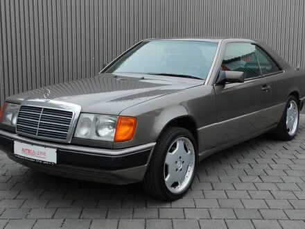 Мерседес ЦE 300 1991 в Европе на Automoto.ua Серый Мерседес ЦE 300, объемом двигателя 2.96 л и пробегом 226 тыс. км за 10384 $, фото 1 на Automoto.ua