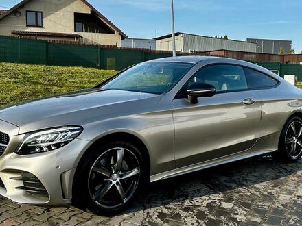 Мерседес Ц-Класс 2019 в Европе на Automoto.ua Бежевый Мерседес Ц-Класс, объемом двигателя 1.95 л и пробегом 160 тыс. км за 138500 $, фото 1 на Automoto.ua