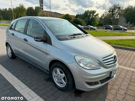 Мерседес Б-класс 2005 в Европе на Automoto.ua Серый Мерседес Б-класс, объемом двигателя 1 л и пробегом 215 тыс. км за 2882 $, фото 1 на Automoto.ua