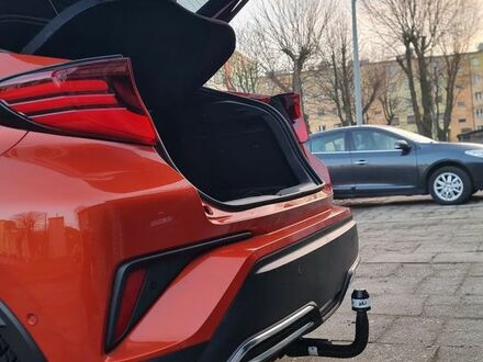 Тойота C-HR 2020 в Европе на Automoto.ua Тойота C-HR, объемом двигателя 1 л и пробегом 30 тыс. км за 109900 $, фото 1 на Automoto.ua