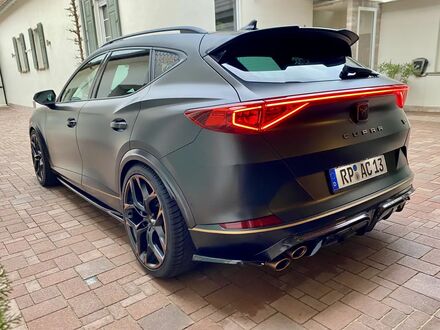 Cupra Formentor VZ5 2022 у Європі на Automoto.ua Чорний Cupra Formentor VZ5, об'ємом двигуна 0 л та пробігом 50 тис. км за 54261 $, фото 1 на Automoto.ua