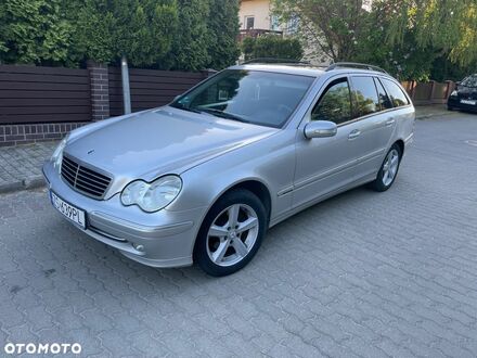 Мерседес Ц-Класс 2003 в Европе на Automoto.ua Серый Мерседес Ц-Класс, объемом двигателя 1 л и пробегом 315 тыс. км за 8700 $, фото 1 на Automoto.ua