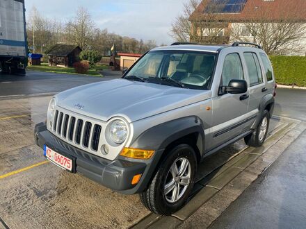 Джип Cherokee 2006 у Європі на Automoto.ua Срібний Джип Cherokee, об'ємом двигуна 2.78 л та пробігом 158 тис. км за 6516 $, фото 1 на Automoto.ua