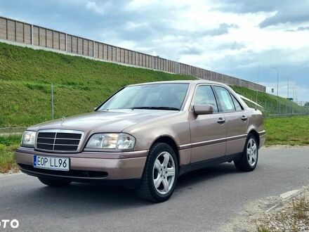 Мерседес Ц-Класс 1994 в Европе на Automoto.ua Коричневый Мерседес Ц-Класс, объемом двигателя 2.2 л и пробегом 142 тыс. км за 2640 $, фото 1 на Automoto.ua