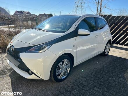 Тойота Айго 2017 в Европе на Automoto.ua Белый Тойота Айго, объемом двигателя 1 л и пробегом 88 тыс. км за 28900 $, фото 1 на Automoto.ua