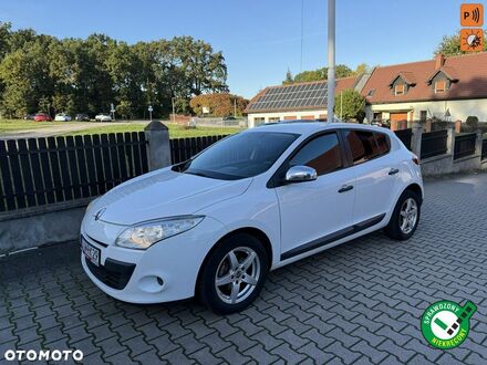 Рено Меган 2011 у Європі на Automoto.ua Білий Рено Меган, об'ємом двигуна 1 л та пробігом 111 тис. км за 4843 $, фото 1 на Automoto.ua