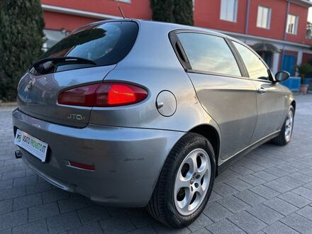 Альфа Ромео 147 2007 в Европе на Automoto.ua Коричневый Альфа Ромео 147, объемом двигателя 0 л и пробегом 190 тыс. км за 2851 $, фото 1 на Automoto.ua