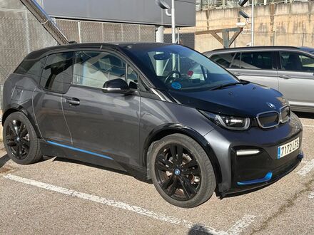 БМВ И3 2020 в Европе на Automoto.ua Серебряный БМВ И3, объемом двигателя 0 л и пробегом 53 тыс. км за 23483 $, фото 1 на Automoto.ua