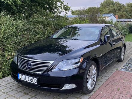 Лексус LS 600 2007 у Європі на Automoto.ua Синій Лексус LS 600, об'ємом двигуна 4.97 л та пробігом 158 тис. км за 21621 $, фото 1 на Automoto.ua