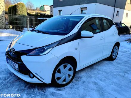 Тойота Айго 2017 в Европе на Automoto.ua Белый Тойота Айго, объемом двигателя 1 л и пробегом 24 тыс. км за 10146 $, фото 1 на Automoto.ua