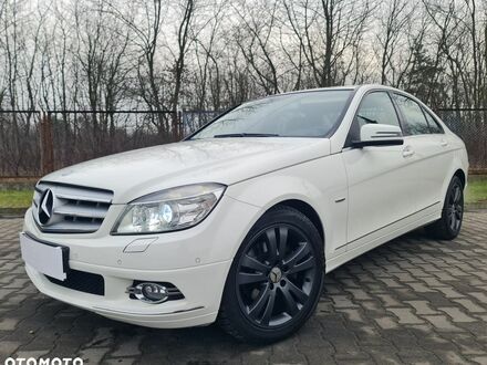 Мерседес Ц-Класс 2009 в Европе на Automoto.ua Белый Мерседес Ц-Класс, объемом двигателя 1 л и пробегом 213 тыс. км за 37900 $, фото 1 на Automoto.ua
