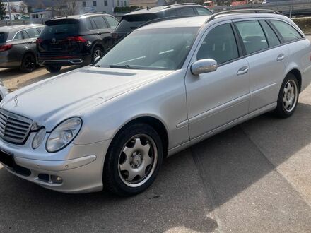 Мерседес E 220 2006 у Європі на Automoto.ua Срібний Мерседес E 220, об'ємом двигуна 2.15 л та пробігом 347 тис. км за 2496 $, фото 1 на Automoto.ua