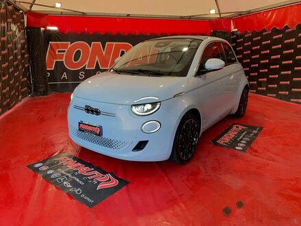 Фиат 500e 2020 в Европе на Automoto.ua Синий Фиат 500e, объемом двигателя 0 л и пробегом 68 тыс. км за 20243 $, фото 1 на Automoto.ua