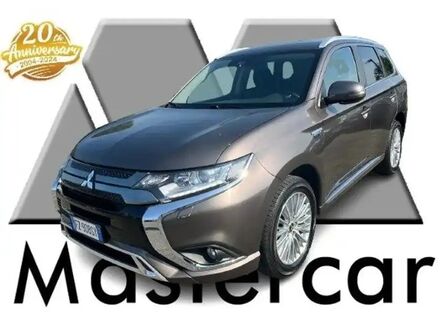 Міцубісі Аутлендер 2019 у Європі на Automoto.ua Сірий Міцубісі Аутлендер, об'ємом двигуна 2.36 л та пробігом 73 тис. км за 23941 $, фото 1 на Automoto.ua