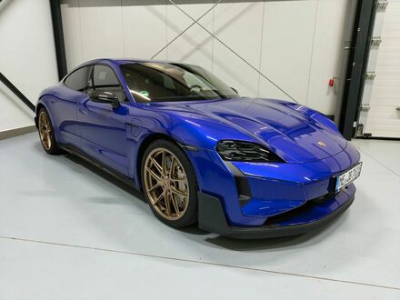 Порше Тайкан 2024 в Европе на Automoto.ua Красный Порше Тайкан, объемом двигателя 0 л и пробегом 10 тыс. км за 251869 $, фото 1 на Automoto.ua