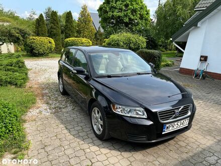 Вольво V50 2008 у Європі на Automoto.ua Чорний Вольво V50, об'ємом двигуна 1 л та пробігом 219 тис. км за 3608 $, фото 1 на Automoto.ua