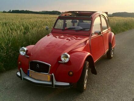 Красный Ситроен 2CV, объемом двигателя 0.6 л и пробегом 97 тыс. км за 21575 $, фото 1 на Automoto.ua