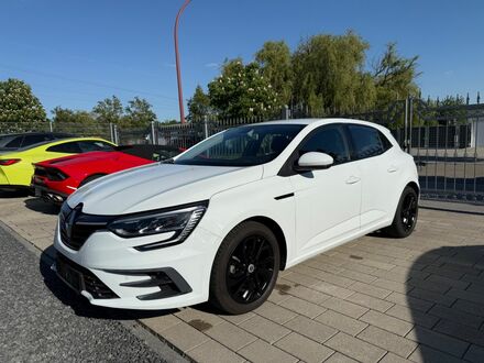 Рено Меган 2021 в Европе на Automoto.ua Белый Рено Меган, объемом двигателя 1.46 л и пробегом 23 тыс. км за 16458 $, фото 1 на Automoto.ua