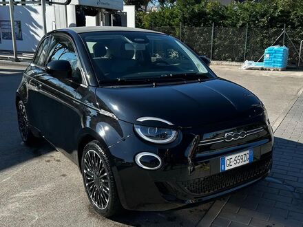 Фиат 500e 2021 в Европе на Automoto.ua Черный Фиат 500e, объемом двигателя 0 л и пробегом 36 тыс. км за 19836 $, фото 1 на Automoto.ua