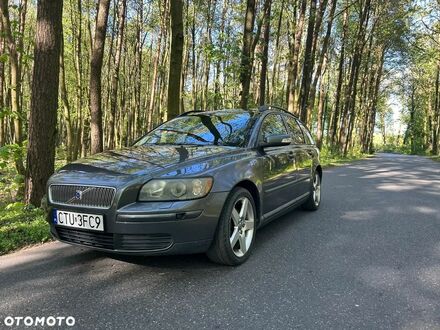 Вольво V50 2006 у Європі на Automoto.ua Сірий Вольво V50, об'ємом двигуна 1 л та пробігом 292 тис. км за 1623 $, фото 1 на Automoto.ua