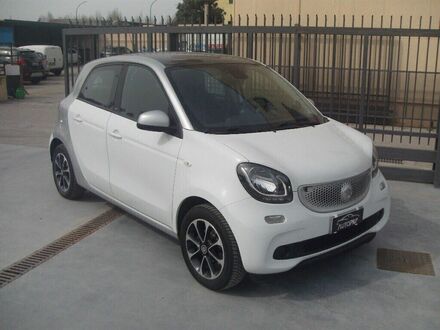 Смарт Forfour 2017 у Європі на Automoto.ua Білий Смарт Forfour, об'ємом двигуна 1 л та пробігом 99 тис. км за 11490 $, фото 1 на Automoto.ua