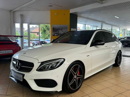 Мерседес C43 AMG 2016 в Европе на Automoto.ua Белый Мерседес C43 AMG, объемом двигателя 3 л и пробегом 165 тыс. км за 29412 $, фото 1 на Automoto.ua
