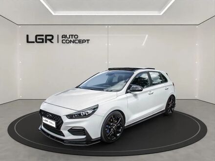 Хендай i30 2018 в Европе на Automoto.ua Белый Хендай i30, объемом двигателя 2 л и пробегом 100 тыс. км за 28945 $, фото 1 на Automoto.ua