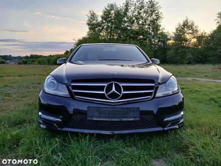 Мерседес Ц-Класс 2012 в Европе на Automoto.ua Черный Мерседес Ц-Класс, объемом двигателя 1 л и пробегом 148 тыс. км за 8717 $, фото 1 на Automoto.ua