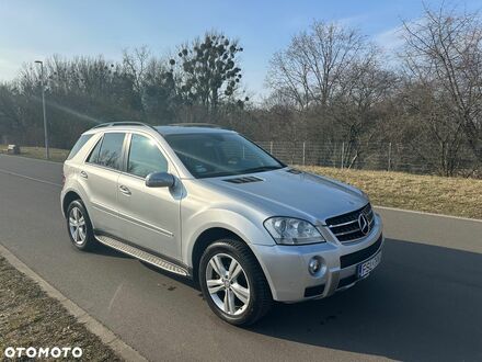 Мерседес МЛ класс 2005 в Европе на Automoto.ua Серый Мерседес МЛ класс, объемом двигателя 3.72 л и пробегом 280 тыс. км за 47999 $, фото 1 на Automoto.ua