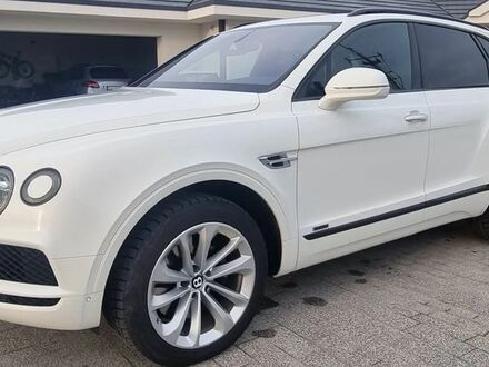 Бентли Бентайга 2018 в Европе на Automoto.ua Белый Бентли Бентайга, объемом двигателя 4 л и пробегом 156000 тыс. км за 490770 $, фото 1 на Automoto.ua