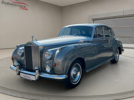 Ролс Ройс Silver Cloud 1966 в Европе на Automoto.ua Серебряный Ролс Ройс Silver Cloud, объемом двигателя 6.14 л и пробегом 75 тыс. км за 43333 $, фото 1 на Automoto.ua
