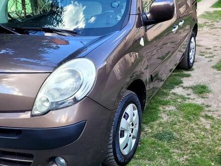 Рено Кенгу 2012 в Европе на Automoto.ua Коричневый Рено Кенгу, объемом двигателя 1 л и пробегом 229 тыс. км за 5303 $, фото 1 на Automoto.ua
