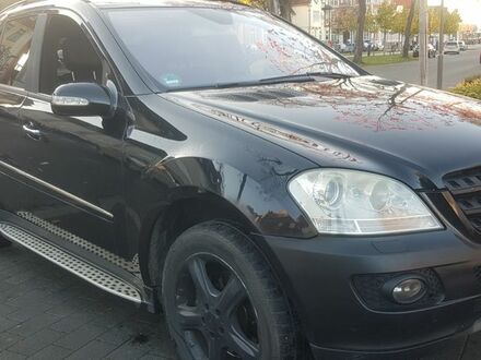 Мерседес МЛ 320 2006 у Європі на Automoto.ua Чорний Мерседес МЛ 320, об'ємом двигуна 2.99 л та пробігом 244 тис. км за 8879 $, фото 1 на Automoto.ua