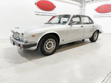 Ягуар Икс Джей 6 1981 в Европе на Automoto.ua Серебряный Ягуар Икс Джей 6, объемом двигателя 0 л и пробегом 98 тыс. км за 5818 $, фото 1 на Automoto.ua