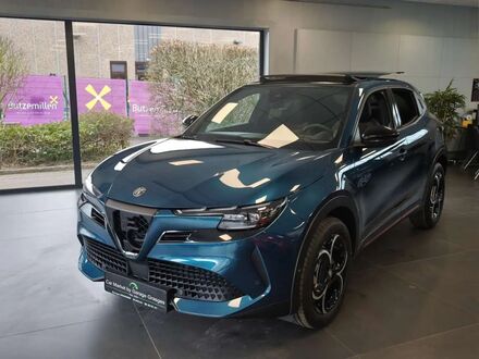 Альфа Ромео Джуніор 2025 у Європі на Automoto.ua Синій Альфа Ромео Джуніор, об'ємом двигуна 1.2 л та пробігом 10 тис. км за 38115 $, фото 1 на Automoto.ua