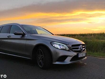 Мерседес Ц-Класс 2018 в Европе на Automoto.ua Серый Мерседес Ц-Класс, объемом двигателя 1 л и пробегом 110 тыс. км за 22349 $, фото 1 на Automoto.ua