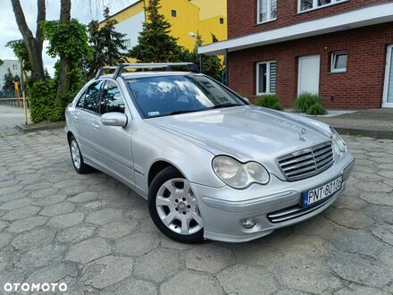 Мерседес Ц-Класс 2005 в Европе на Automoto.ua Серый Мерседес Ц-Класс, объемом двигателя 1 л и пробегом 210 тыс. км за 2785 $, фото 1 на Automoto.ua