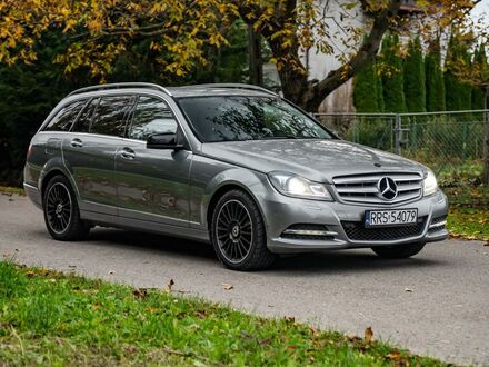 Мерседес Ц-Класс 2013 в Европе на Automoto.ua Серый Мерседес Ц-Класс, объемом двигателя 2.14 л и пробегом 195 тыс. км за 9347 $, фото 1 на Automoto.ua