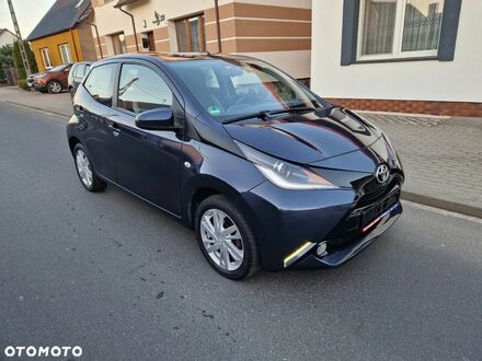 Тойота Айго 2015 в Европе на Automoto.ua Тойота Айго, объемом двигателя 1 л и пробегом 27 тыс. км за 30400 $, фото 1 на Automoto.ua